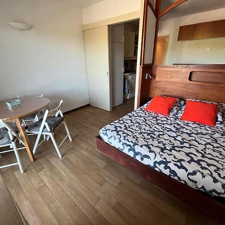 studio meublé sur le port de Hyères Exterior foto