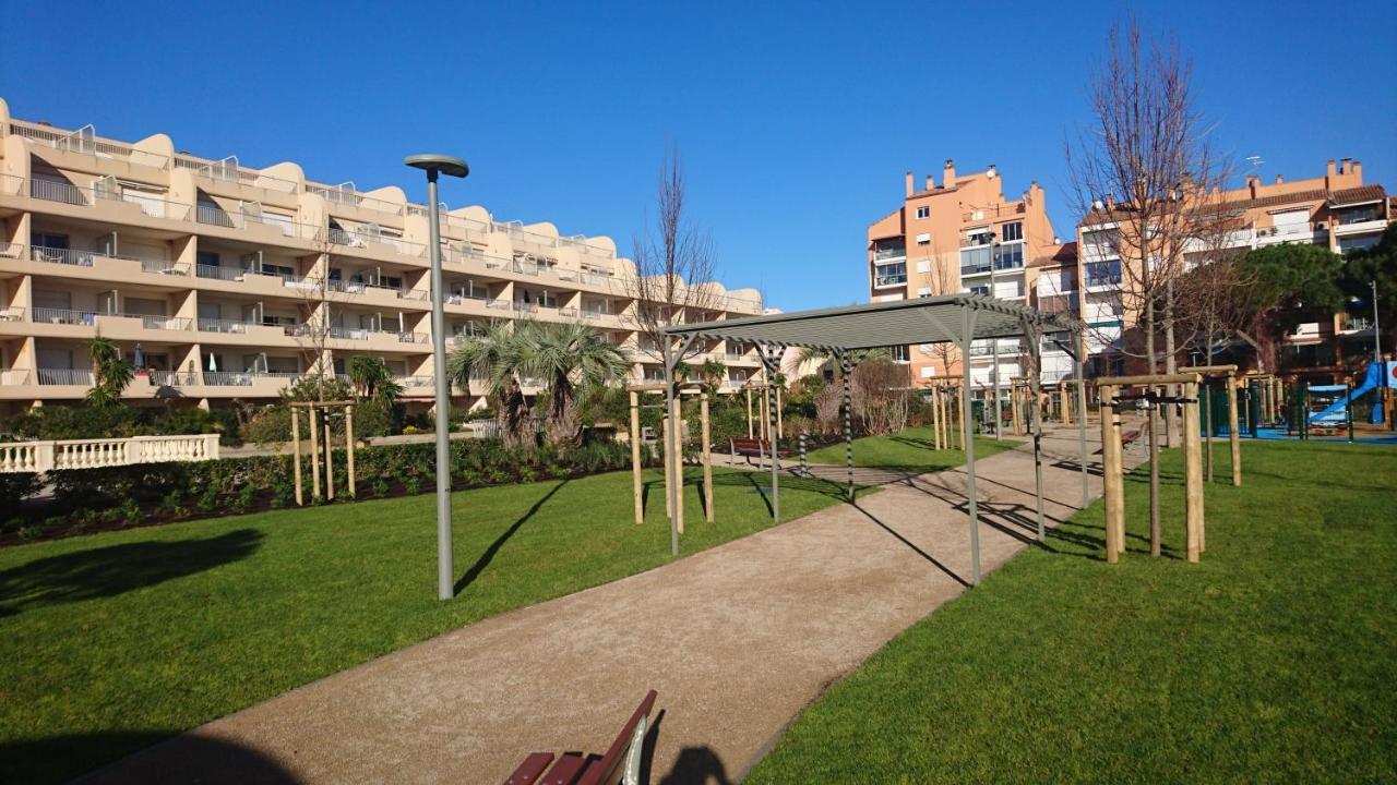 studio meublé sur le port de Hyères Exterior foto