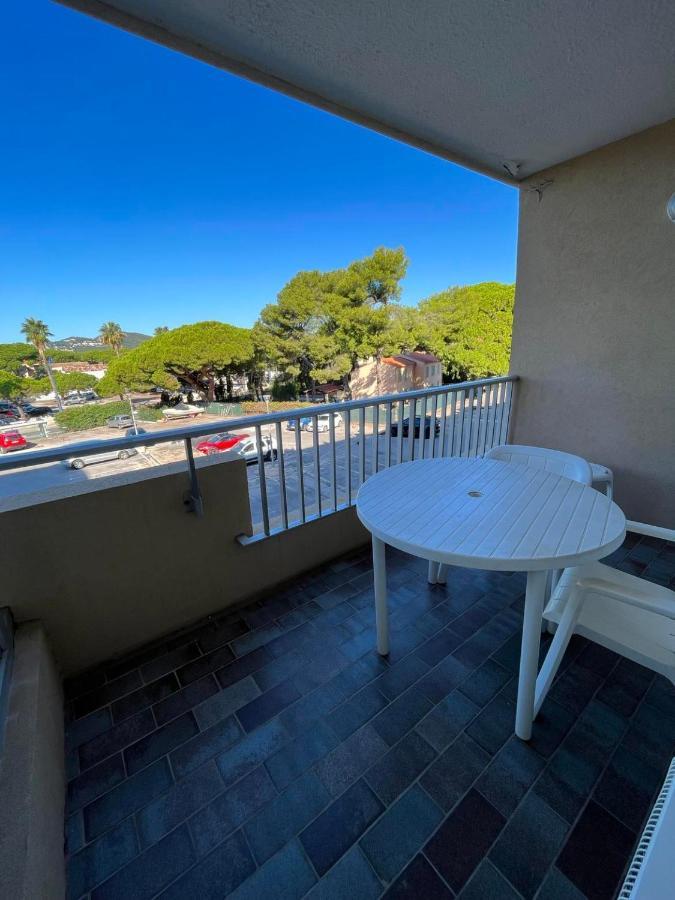 studio meublé sur le port de Hyères Exterior foto